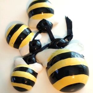 Bumble Bee measuring spoons